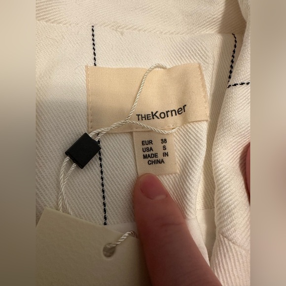 Elegant Cream Striped Blazer - Picture 4 of 6